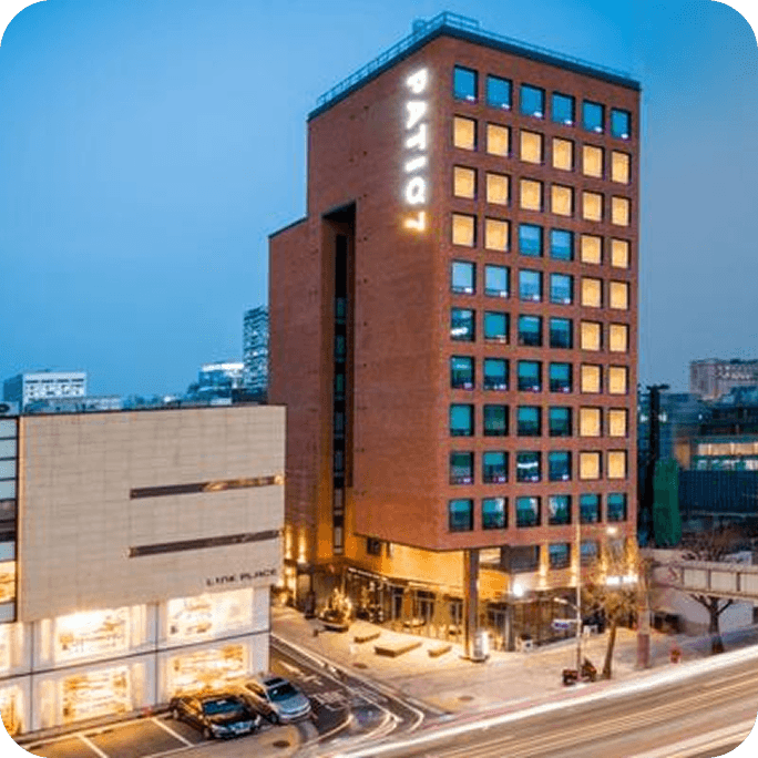 id Hospital - Hotel Deal - Patio 7 Hotel