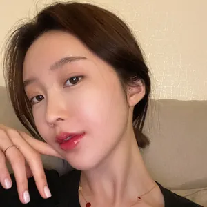 id Hospital - Real Selfies - Emily - 4