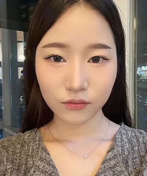 id Hospital - Real Selfies - Olivia - 3