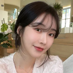 id Hospital - Real Selfies - Emily - 2