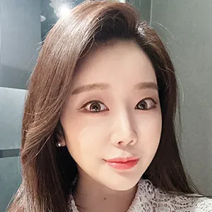 id Hospital - Real Selfies - Claire - 5