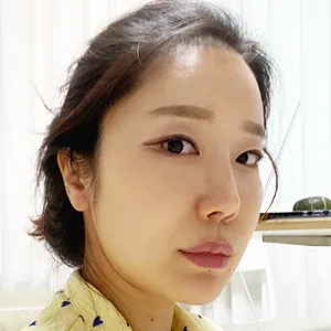 id Hospital - Real Selfies - Claire - 1